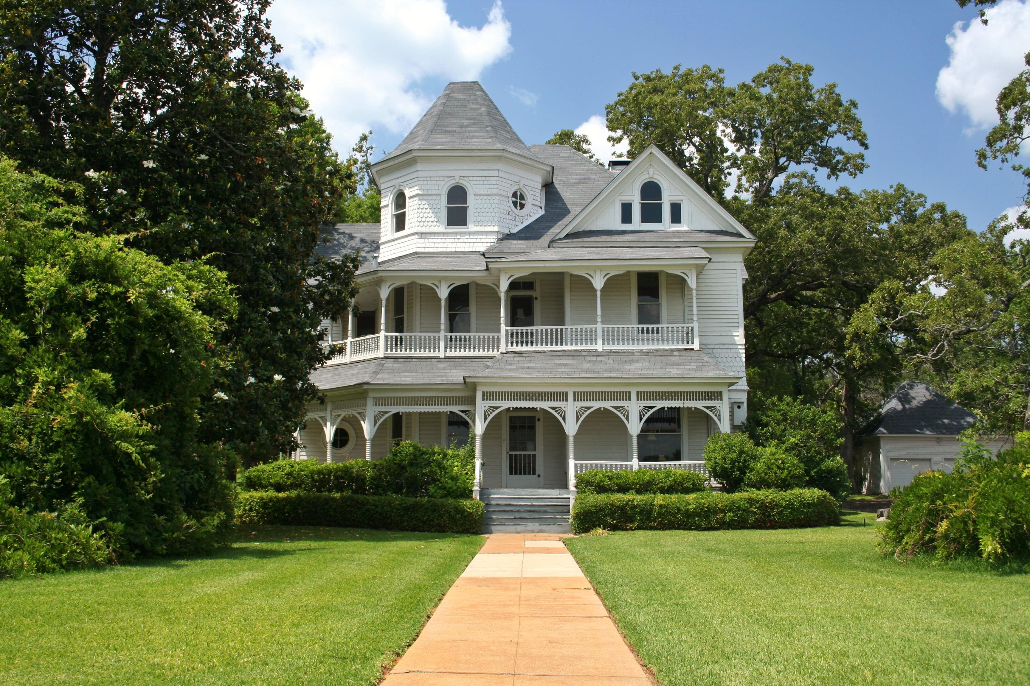 A white Southern home with a large yard