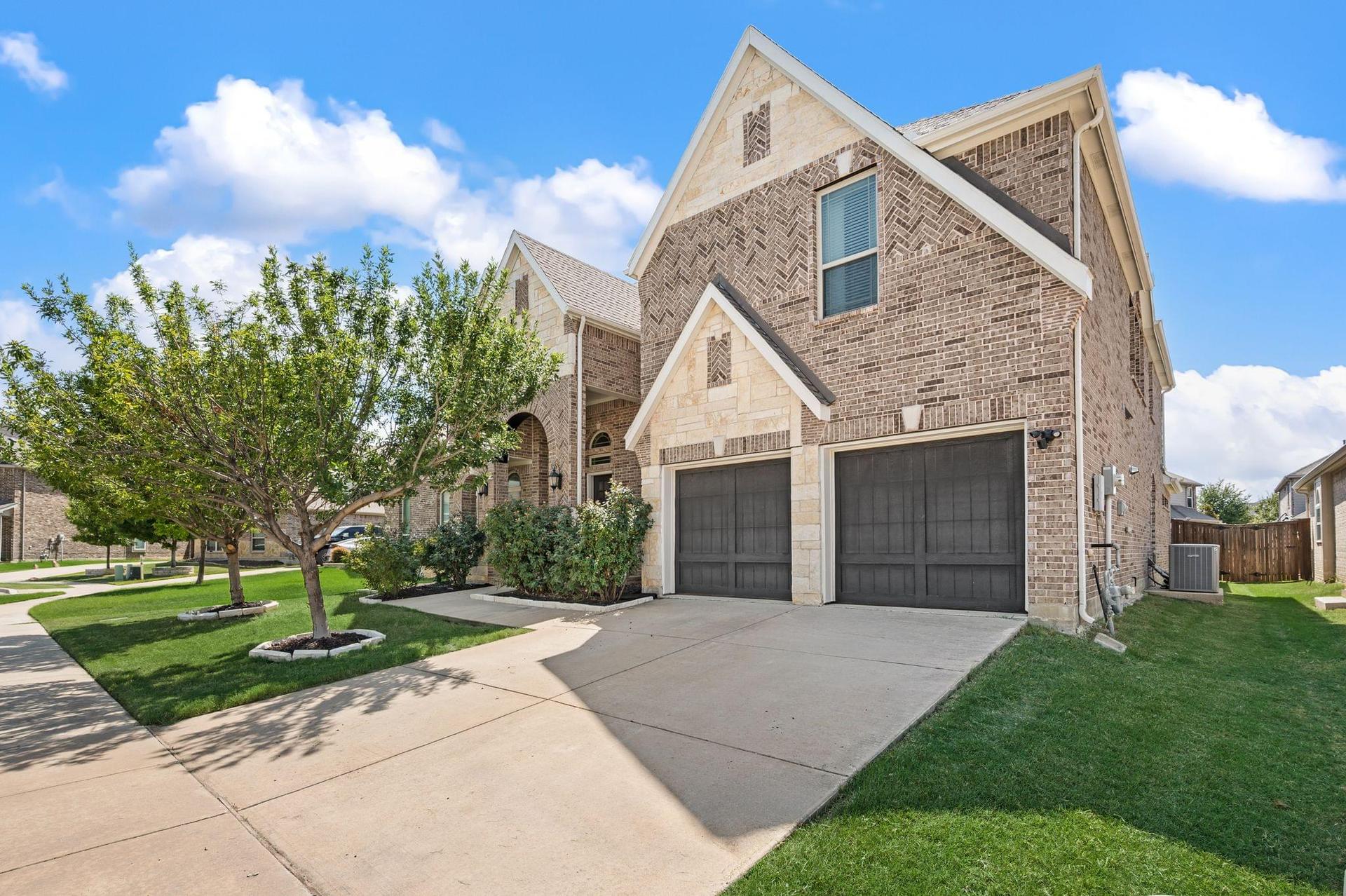 Outdoor garage and exterior details of 4201 Rainwater Creek Way in Celina, Texas
